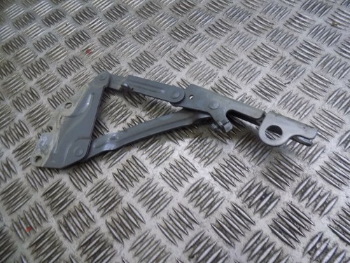 Volkswagen Golf Plus 5 M 1,6 Motorhaube Scharnier rechts Silber  5M0823302