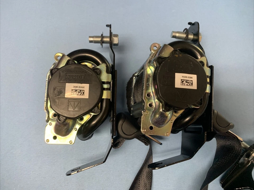 Juego de 2 retractores de cinturón de seguridad trasero derecho e izquierdo Nissan Altima 2023-2025 OEM Foto 3 de 4