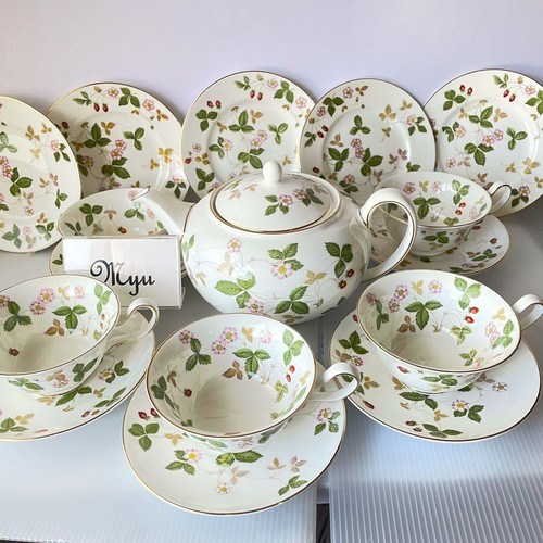 Wedgwood Wild Strawberry Tea Set 16 pc [Teapot 5 Cup & Saucer 5 Plate] Peony UK