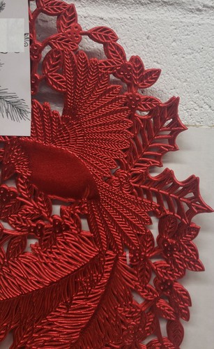 Set of 4 Round Vinyl Placemats (15"x15")WREATH OF POINSETTIA & CARDINAL BIRDS,BM - Picture 6 of 13