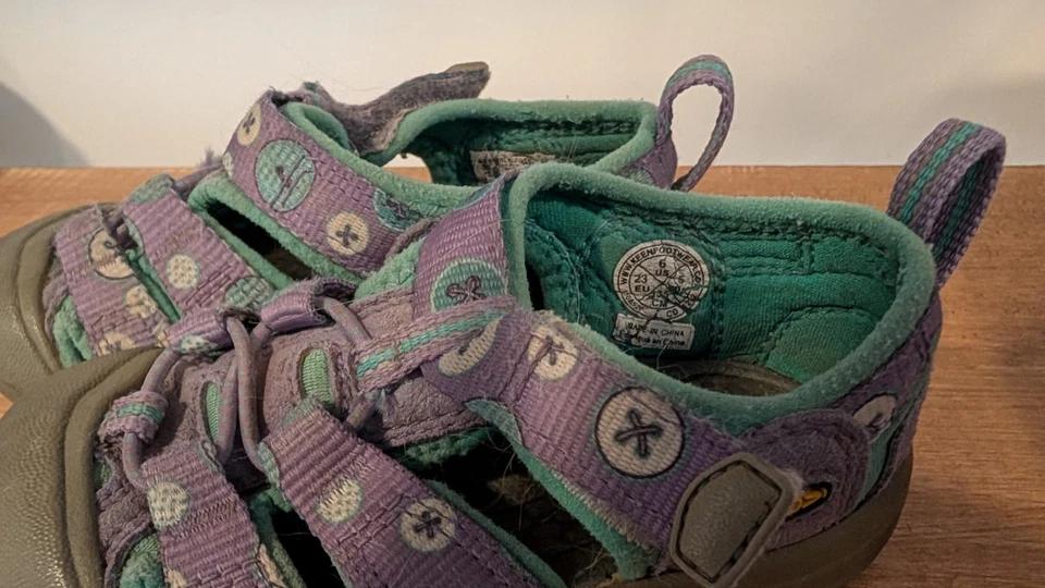 Zapatos de senderismo Keen para niños pequeños 6 sandalias lavables lavanda/gris Foto 4 de 4