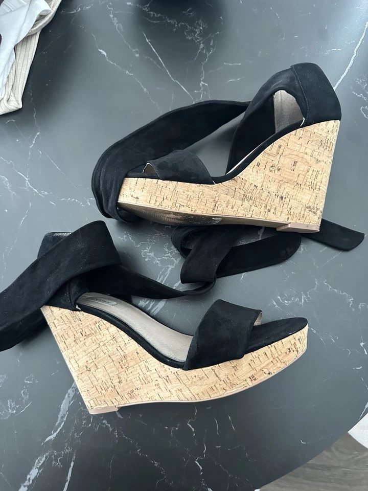 Sandalias de cuña Saks Fifth Avenue de gamuza negras talla 9 4 pulgadas Foto 3 de 4