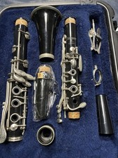 SELMER CL300 USA Clarinet Complete w/ Case VERY CLEAN, W/ lyre holder new reed.