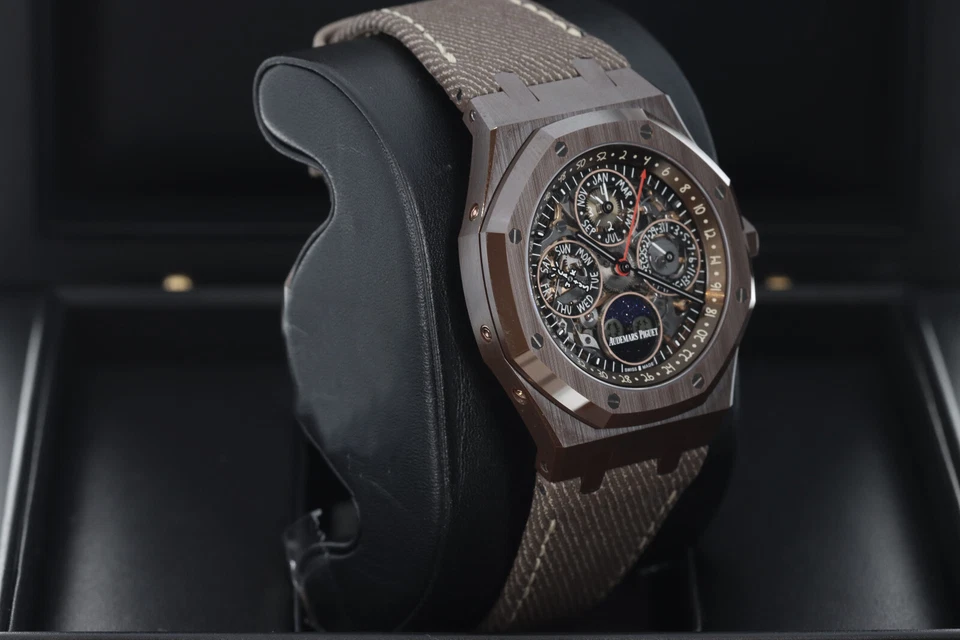 Calendario perpetuo AP Royal Oak Travis Scott 'Cactus Jack' 26585CM.OO.D301VE.01 Foto 3 de 4