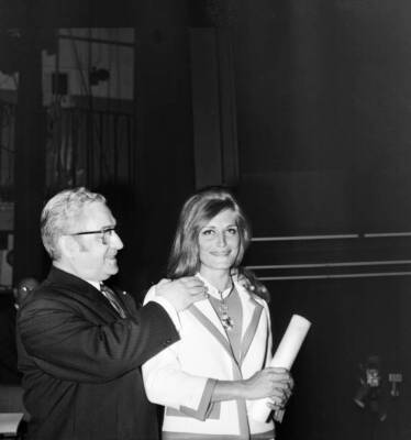 Dalida receiving Commanders Cross hands Mr Pinoteau General Ch- 1968 Old Photo