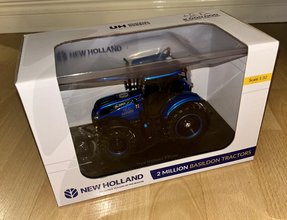 UNIVERSAL HOBBIES 1:32 SCALE NEW HOLLAND T7.225 - 2 Millionth Basildon Edition - Image 4 of 4