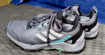 Adidas Damen Sneaker Gr US 6 Terrex Eastrail  RAIN.RDY Wanderschuhe Outdoor