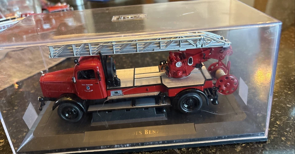 Signature Series 1944 Mercedes Benz L4500F Fire Truck Diecast Toy Car Model - Image 2 of 4