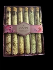 Measurable Difference Bath Salt With Rose Petals