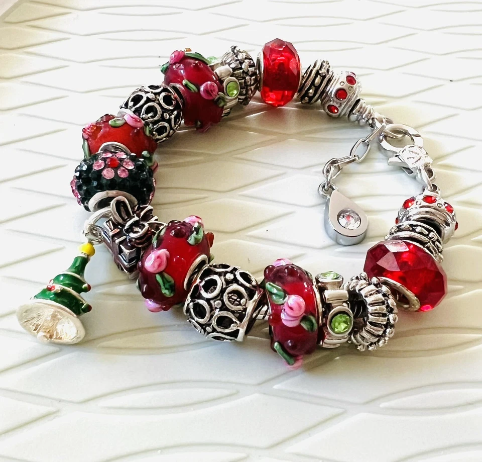 "Brazalete con dije europeo rojo y plata de Navidad de 5-3/4 a 6-3/4"" ajustable" Foto 4 de 4