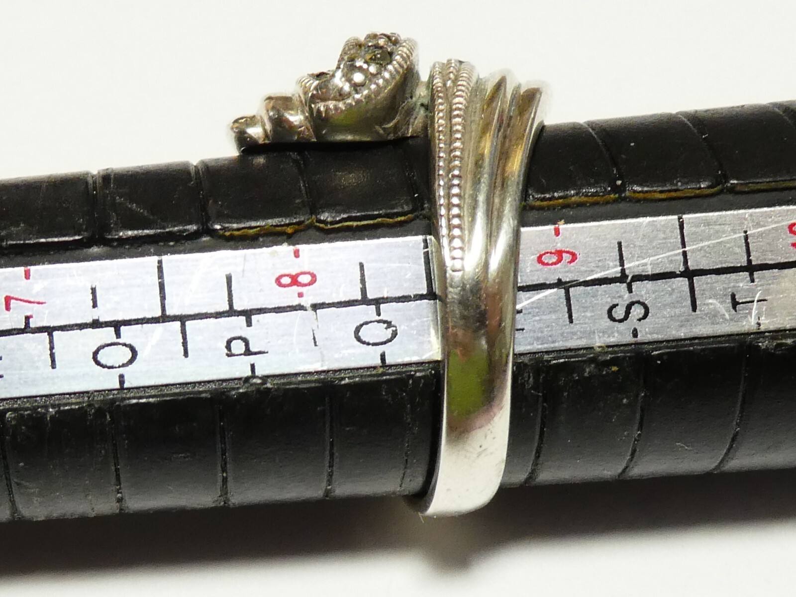 PRETTY Solid Silver 925 & Marcasite Ribbon Groove… - image 9