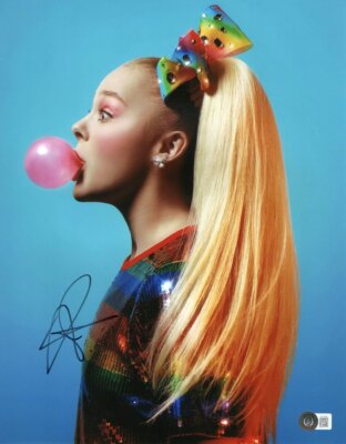 ジョジョ・シワ直筆サイン入り写真…JoJo Siwa…ダンサー…YouTuber JoJo Siwa Signed Autographed 11X14 Photo Cute Blowing Bubble