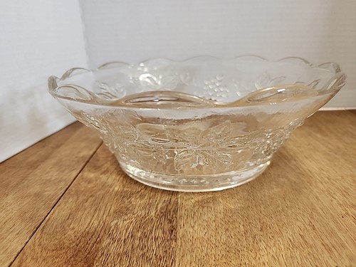 Anchor Hocking Grape Cluster 8.5" Serving Bowl. Vintage Raised Grape Cluster - Picture 4 of 9