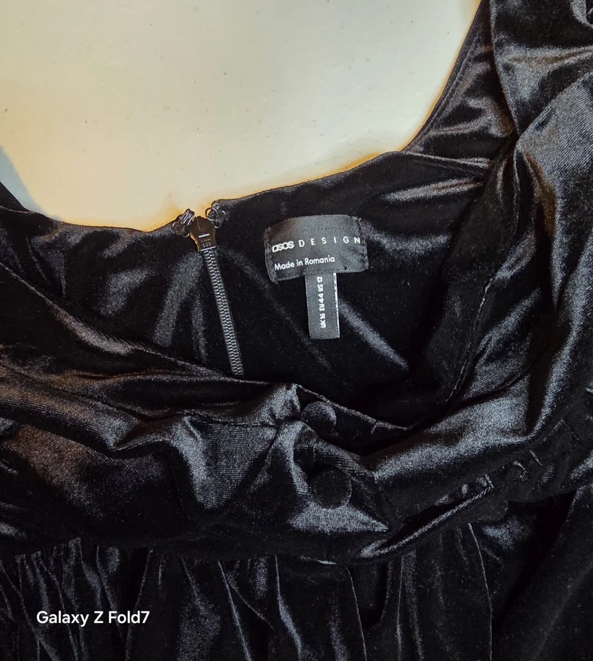 ASOS Design 黑色天鹅绒褶皱袖口连衣裙 12 码 — 第 2/2 张图片