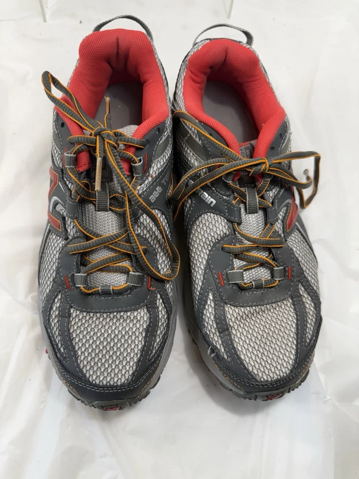 Tênis New Balance WT411G02 Feminino 411v2 Todo Terreno Trail Running Cinza/Vermelho 8,5 B - Imagem 3 de 4