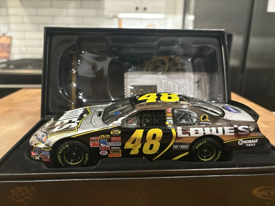 Jimmie Johnson #48 Lowe's 2007 Monte CarloSS Owners Elite White Gold 1of100 1:24 - Image 4 of 4