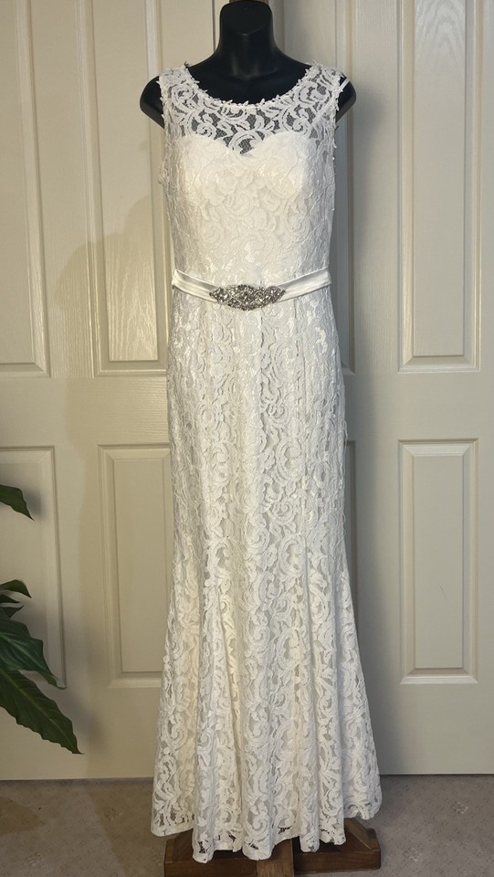 Wedding Dress Size 12 White Crystal Belt Sweetheart Neckline Sleeveless Elegant
