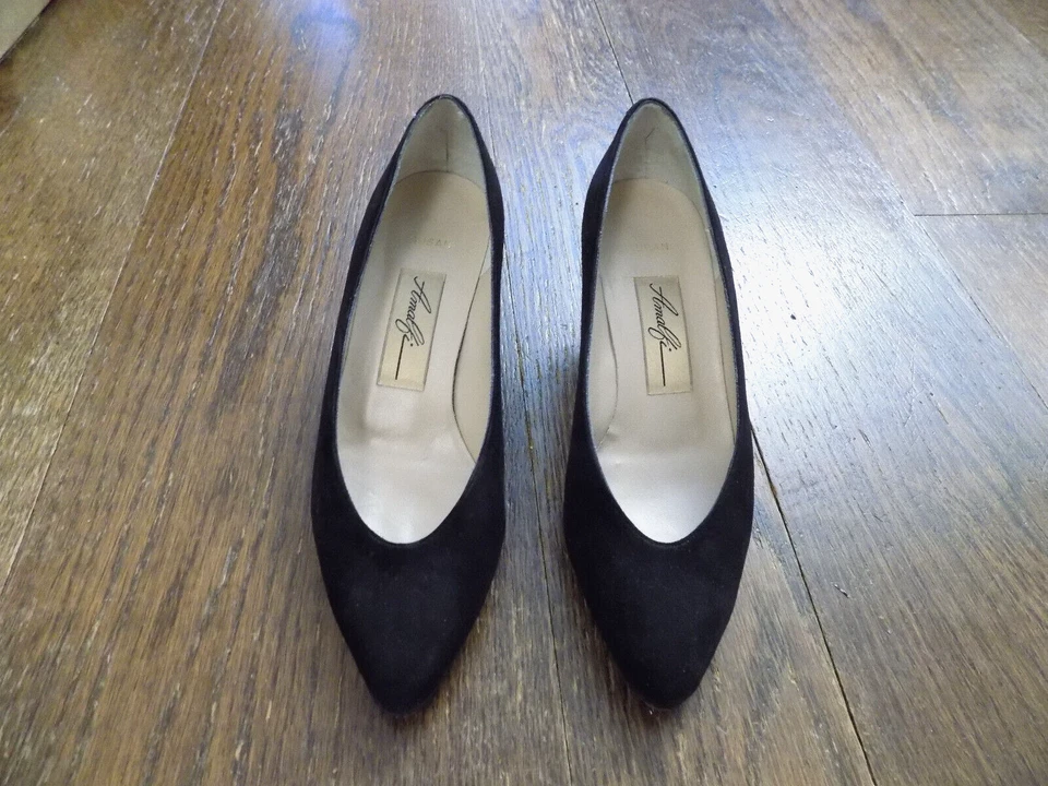Vtg Classic Pumps Amalfi Susan 2" Heels Black Suede Sz 5 Made In Italy Timeless! - Image 2 of 4