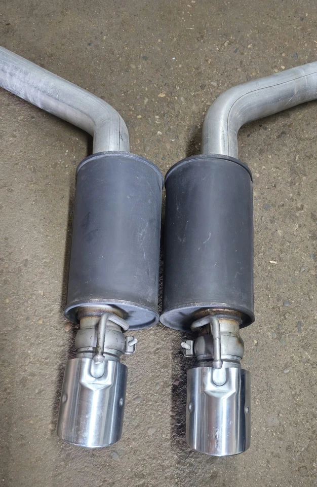 Silenciadores de escape traseros Dodge Charger 2015-2023 Foto 2 de 4