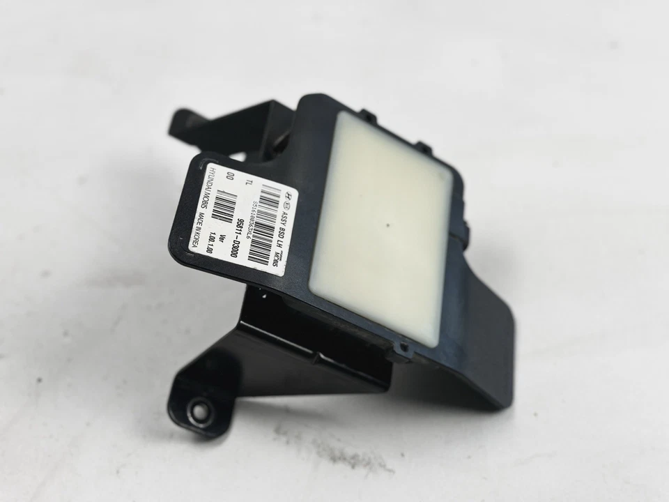 2016-2018 HYUNDAI TUSCON REAR LH BLIND SPOT SENSOR RADAR MODULE OEM 95811-D3000 - Image 3 of 4