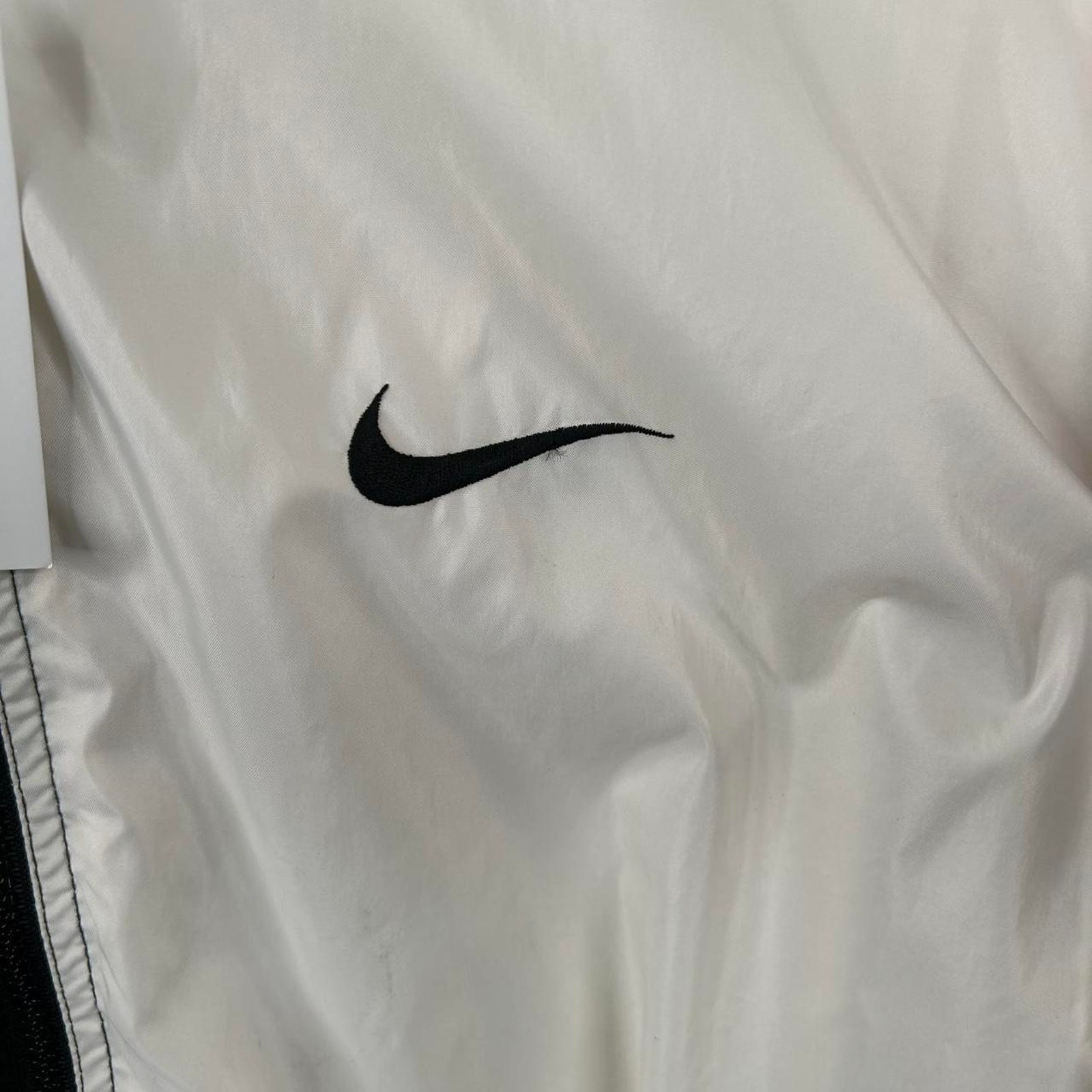 Vintage 90’s White & Black Nike Streetwear Windbreaker Size Large thumbnail 4