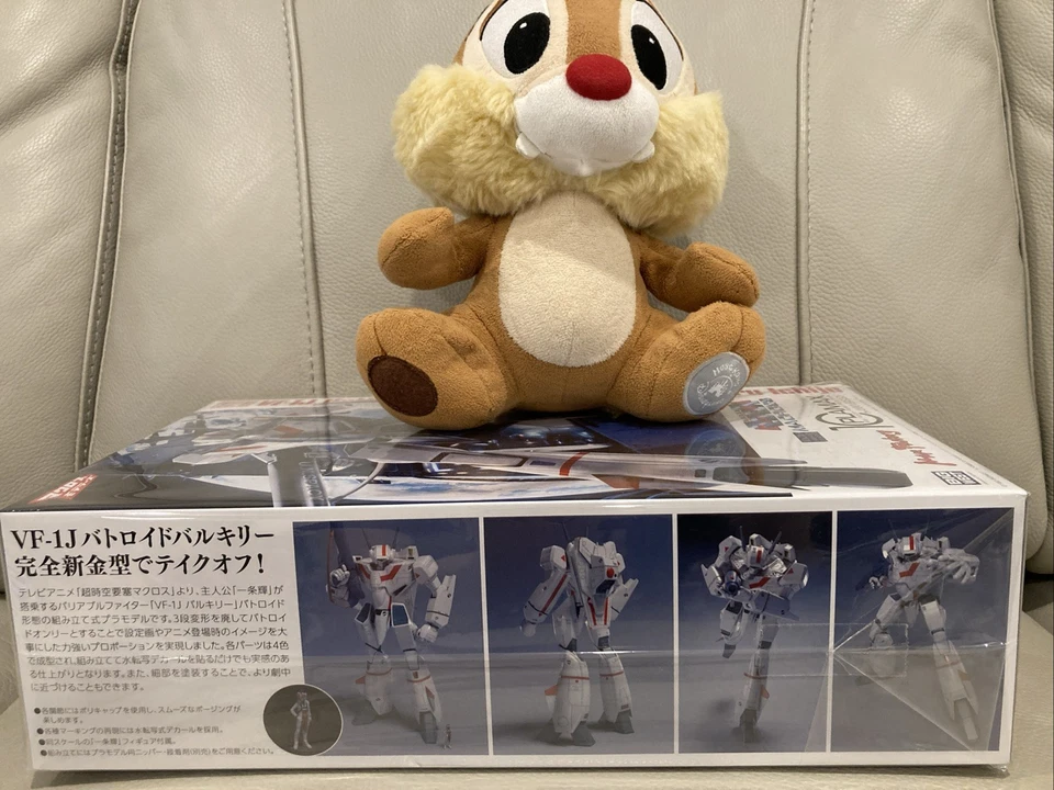 Big West Max Factory Plamax Macross 1/72 VF-1J Battroid Hikaru Ichijo Valkyrie  - Image 2 of 3