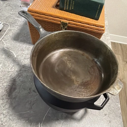 Vintage Wagner's 1891 10.5" Cast Iron Skillet Frying Pan Made in USA