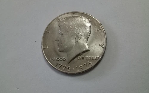 1976 P  MINT KENNEDY HALF DOLLAR UNCIRCULATED