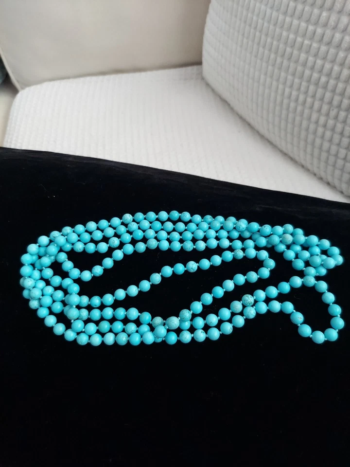 Collar de cuentas de piedra Howlita extremadamente largo en turquesa Foto 2 de 4