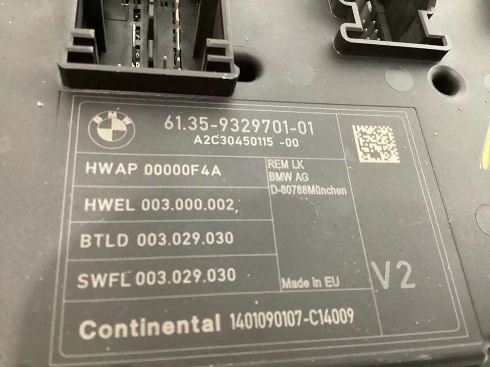 2012-2016 宝马 328i F30 熔丝盒继电器模块单元 9329701 原始设备制造商。 — 第 3/4 张图片