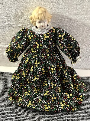 ''Sally'' Tudor Porcelain Doll 1977-rare