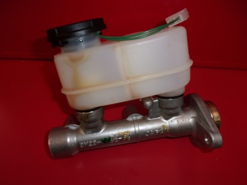 Brake Master Cylinder Centric Premium NEW Fits Nissan Sentra Pulsar Hikari - Picture 4 of 4