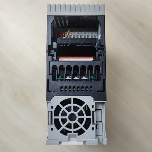 Allen-Bradley 25B-D4P0N114 PowerFlex 525 Antrieb, 3x 380-480VAC, 4A bei 1,5kW - Bild 7 von 8