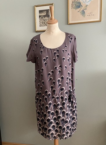 SET Kleid Damen Schlupfkei Taupe mit Pfauenfedern Gr M/ 38