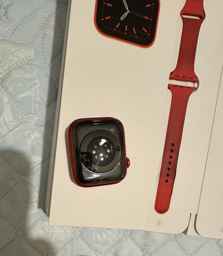 Apple Watch Series 6 (GPS), 44mm CZERWONY aluminium - Zdjęcie 9 z 21