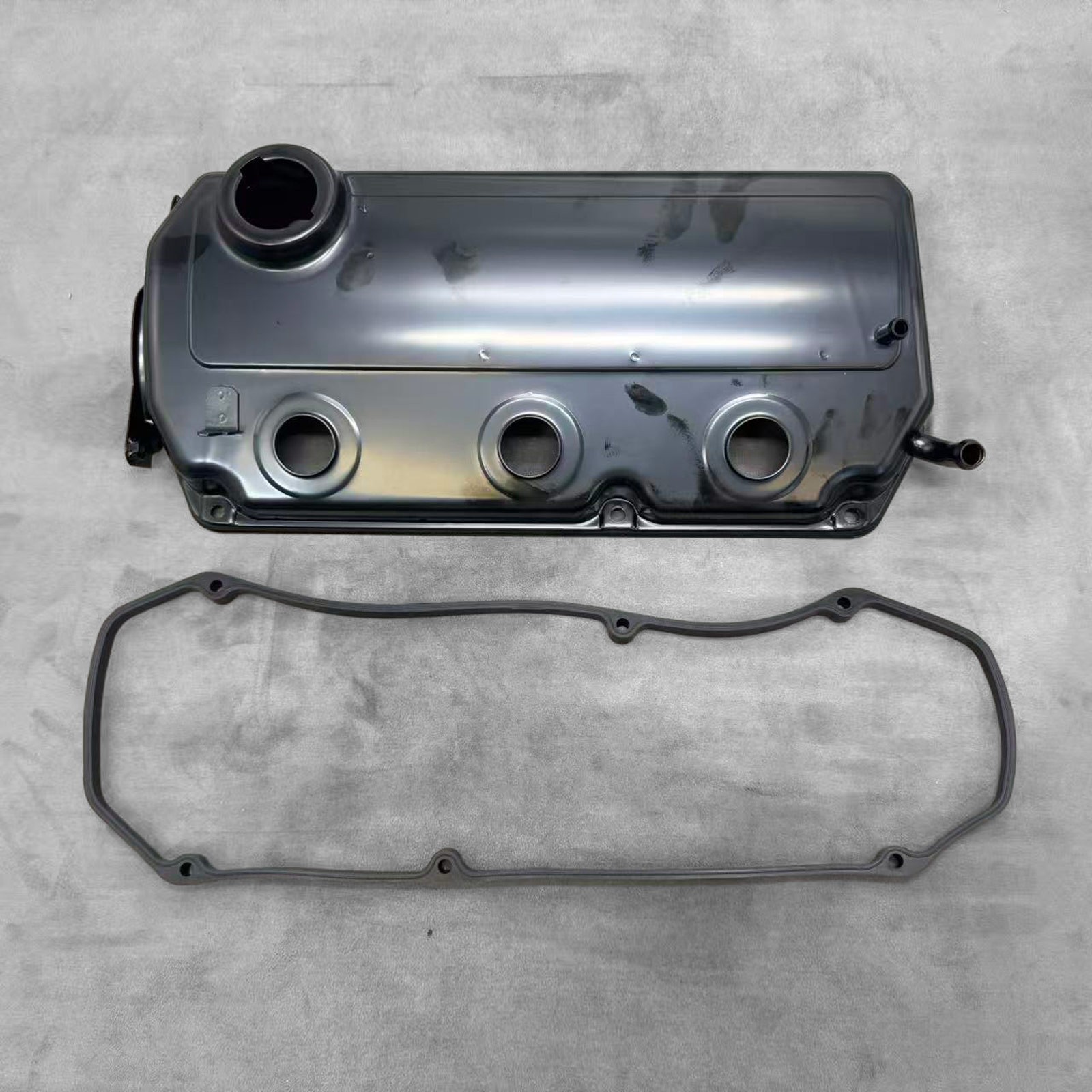 New MN183458 RH Rocker Cover for Mitsubishi Pajero Montero V67 V77 3.8L 00-06