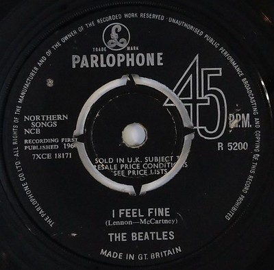 The Beatles I Feel Fine 7'' Single (1964) Parlophone R 5200