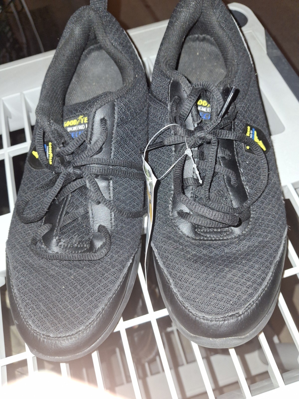 Men's Size 10 Sketchers Goodyear Sneakers athletic running basketball jogging