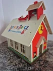 Vintage 1971 FISHER PRICE Little People Play Family School House #923 Wooden