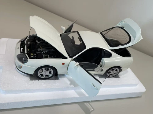 LCD 1:18 TOYOTA SUPRA A80 MK4 bianco pressofuso con licenza nuovo - Foto 9 di 19