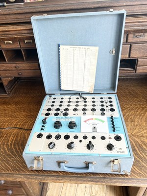 Dyna-Jet 707 Tube Tester In Case With Tube Charts - Foto 6