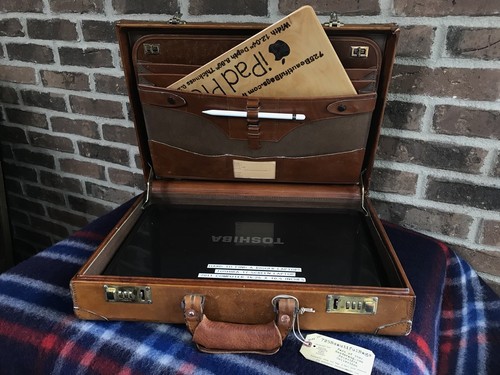 VINTAGE 1980's DISTRESSED CANADIAN CARIBOU LEATHER LAPTOP BRIEFCASE BAG R$1198 - Picture 3 of 12