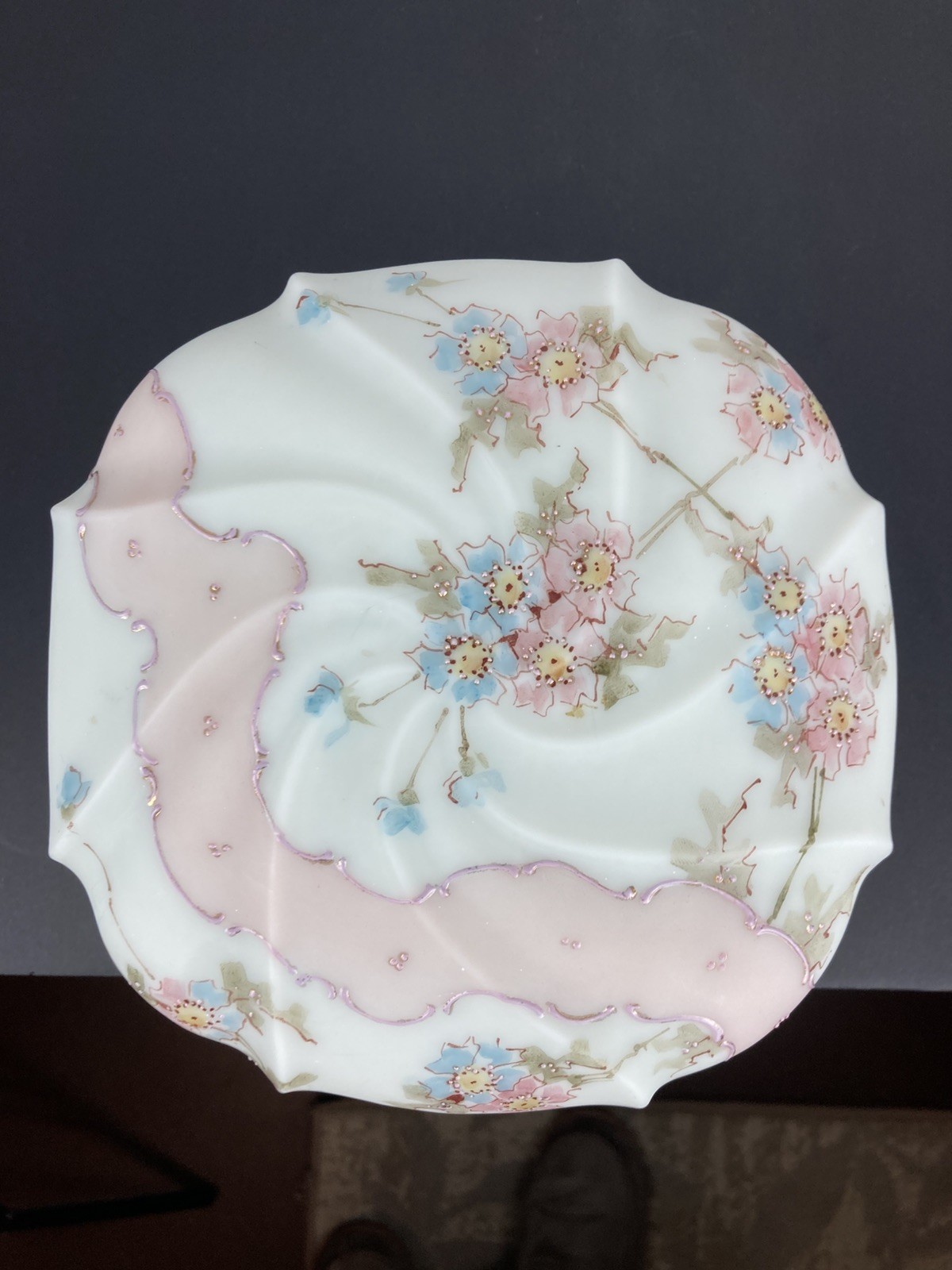 LARGE 6.5" WAVECREST  SWIRL DRESSER BOX W/ FLOWERS/ PINK/BLUE/GREEN/BEAUTIFUL!