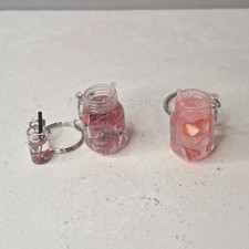 Lote de dos llaveros de plástico para bebidas tarro bola miniatura