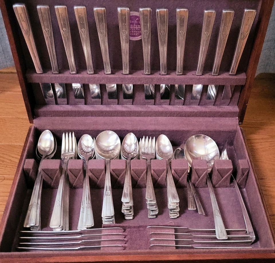 Juego de 12 cubiertos plateados servicio Rogers Revelation de 100 piezas Wm en estuche "K" Foto 2 de 4