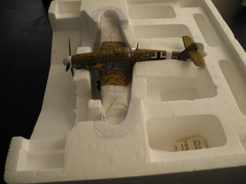 Collectors' Find, Ultra RARE Franklin Mint / Armour ME-109, Rare Scheme, 1:48! - Image 3 of 4
