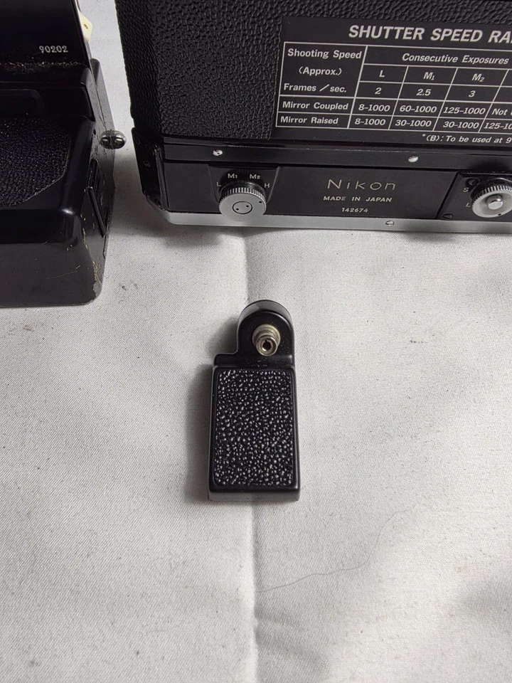 VINTAGE NIKON F CAMERA MOTOR DRIVE F36 WITH BATTERY PACK - Needs Work. For Parts - Image 2 of 4