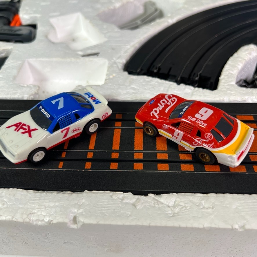 1986 Aurora AFX Thunder Stockers Turbo 2 Slot Cars Racing Track