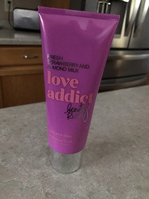 Victoria's Secret Beauty Rush Love Addict Fresh Strawberry&Almond Milk 6.7 fl oz