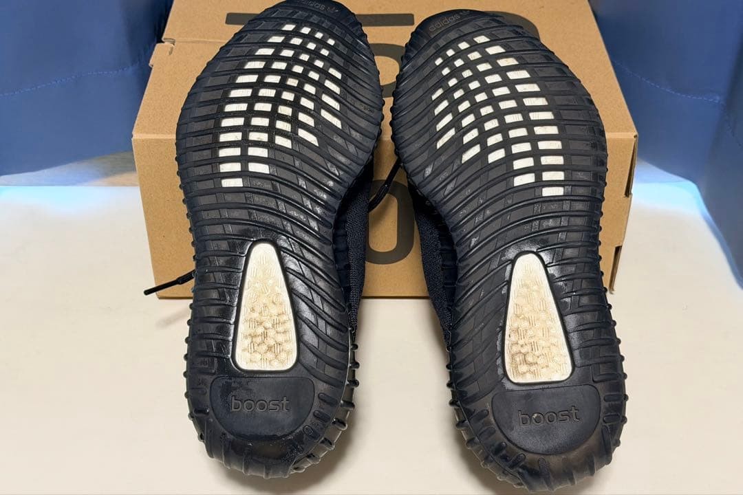 adidas YEEZY BOOST 350 V2 Onyx Sneakers  Unworn thumbnail 3